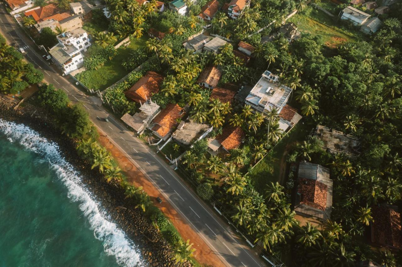 Plantation Surf Inn & Restaurant - Midigama East Exterior foto
