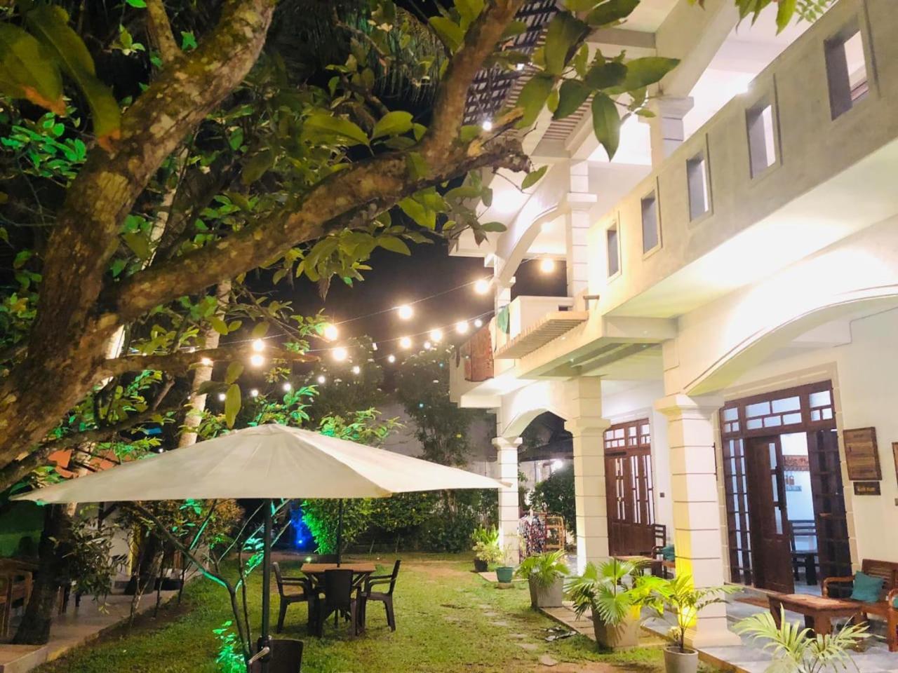 Plantation Surf Inn & Restaurant - Midigama East Exterior foto