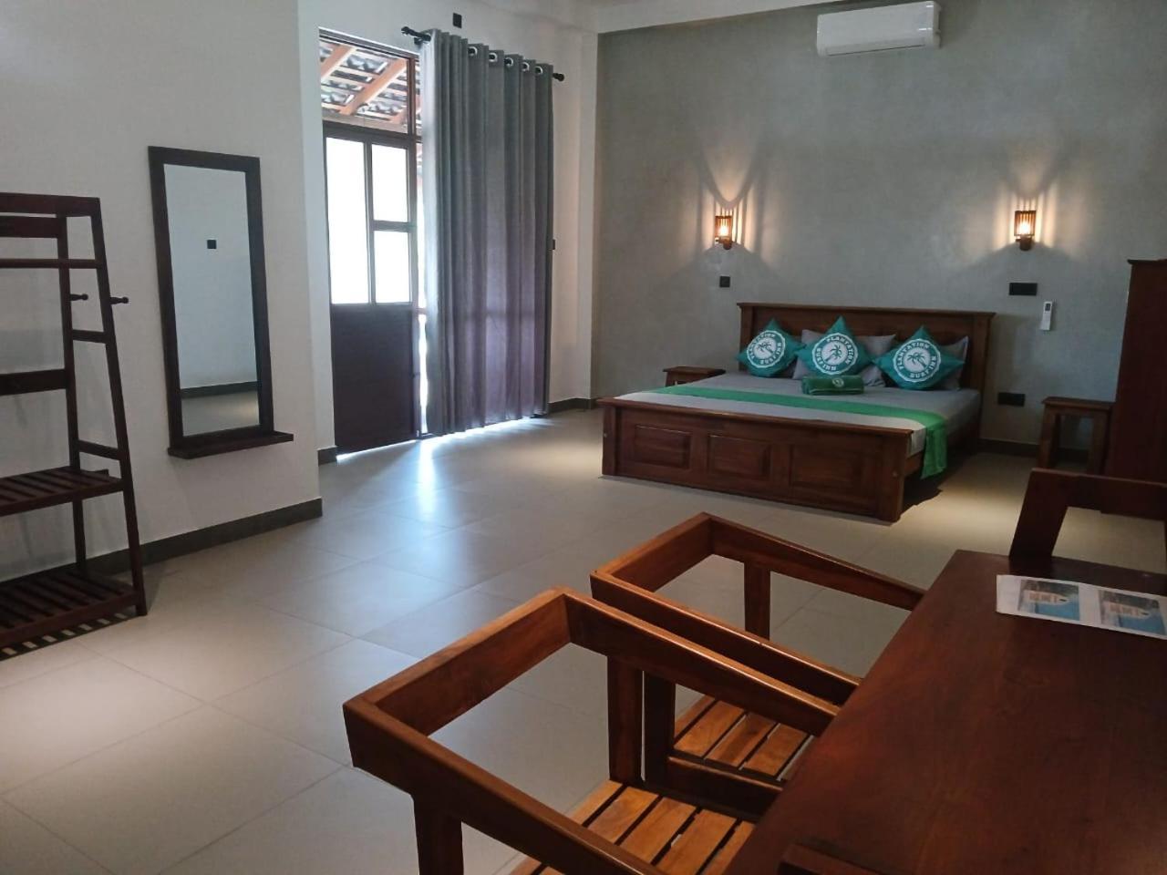 Plantation Surf Inn & Restaurant - Midigama East Habitación foto