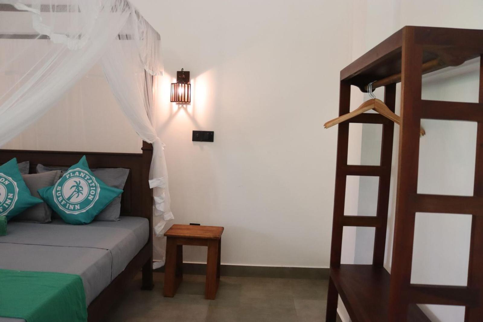 Plantation Surf Inn & Restaurant - Midigama East Habitación foto