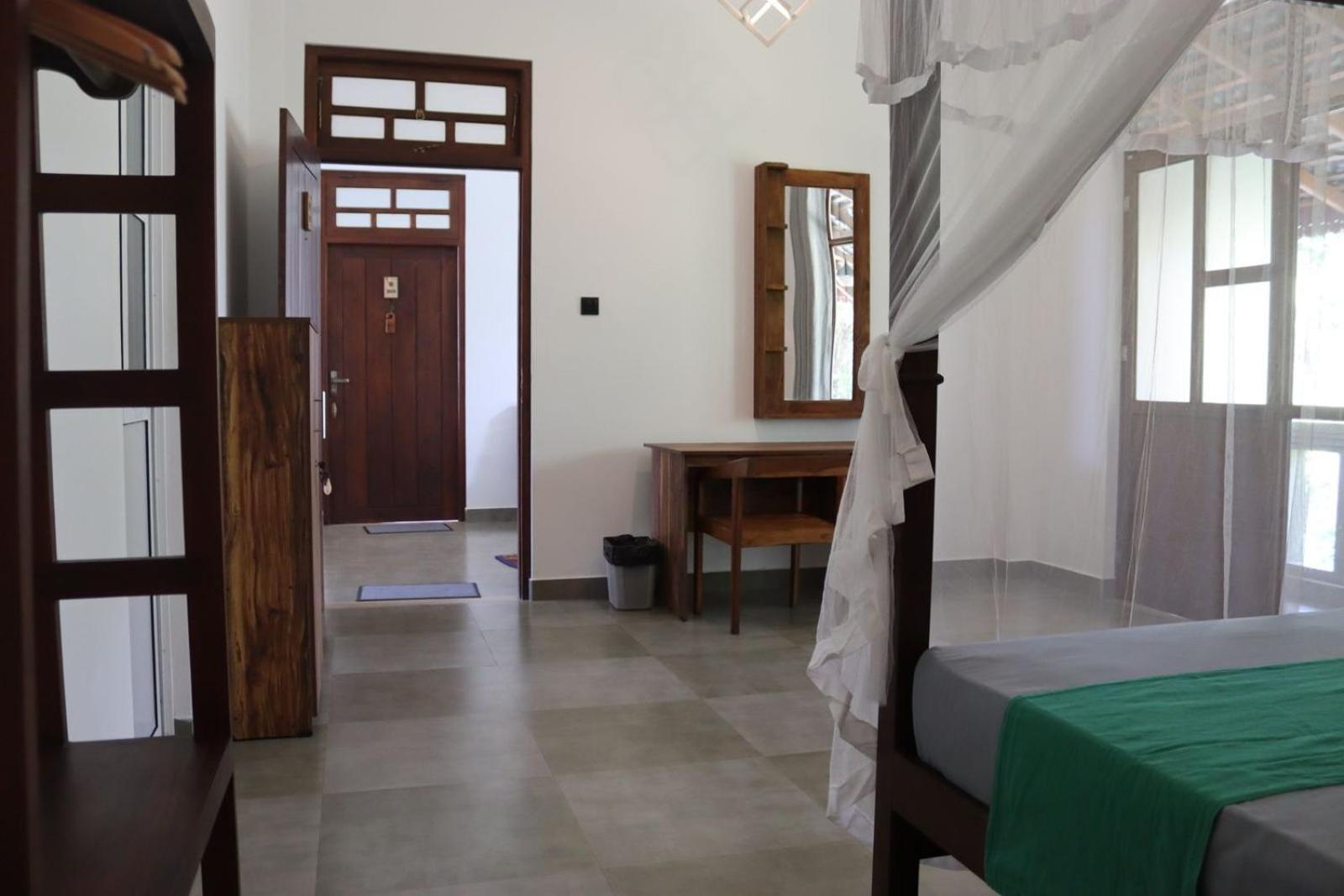 Plantation Surf Inn & Restaurant - Midigama East Habitación foto