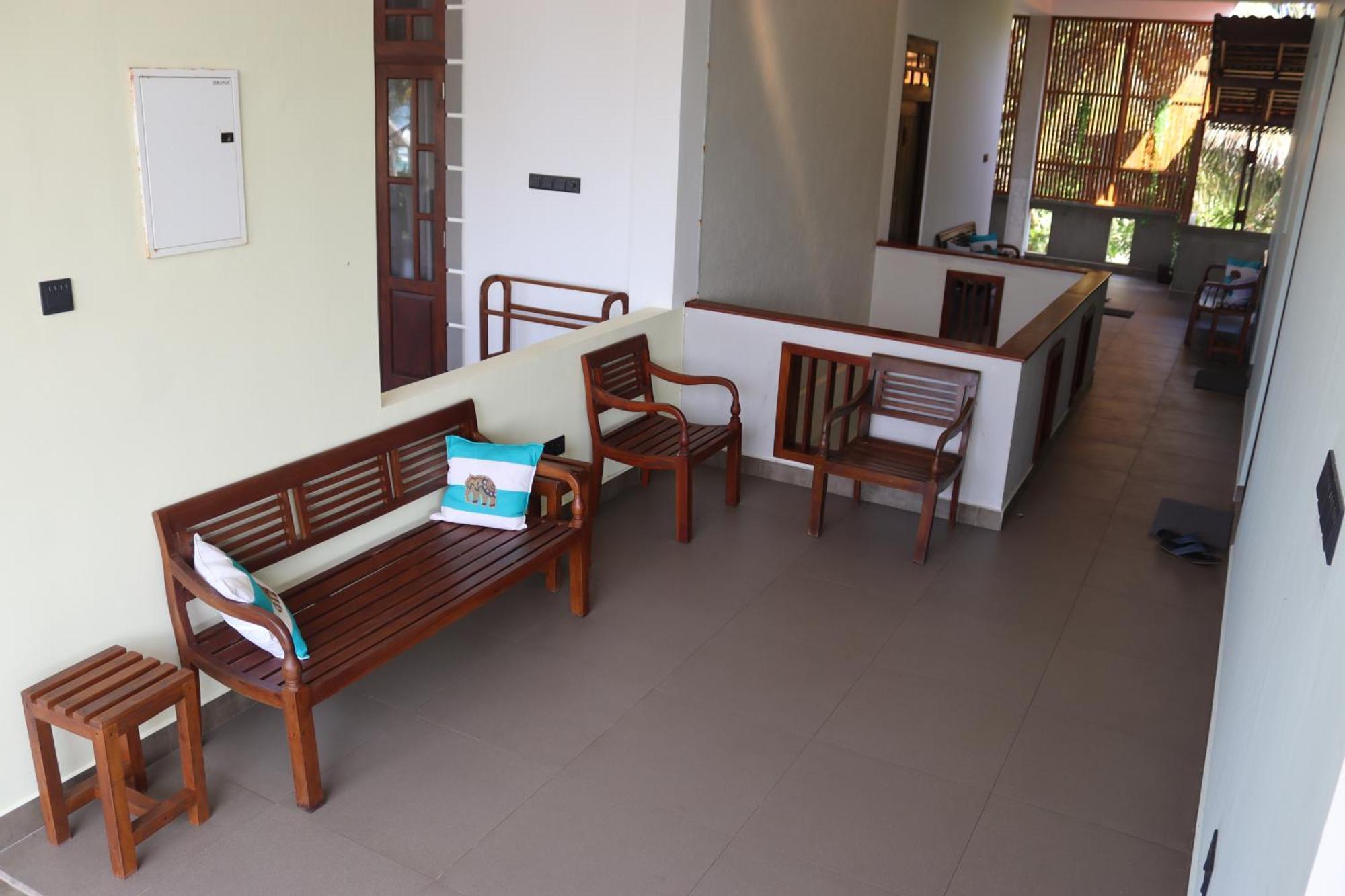 Plantation Surf Inn & Restaurant - Midigama East Exterior foto