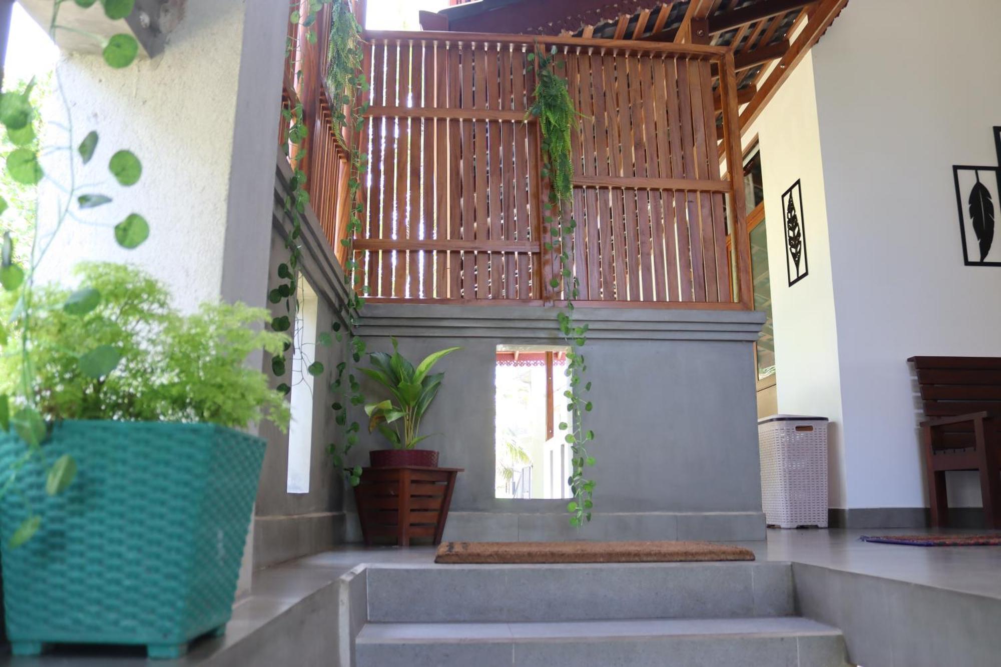 Plantation Surf Inn & Restaurant - Midigama East Exterior foto