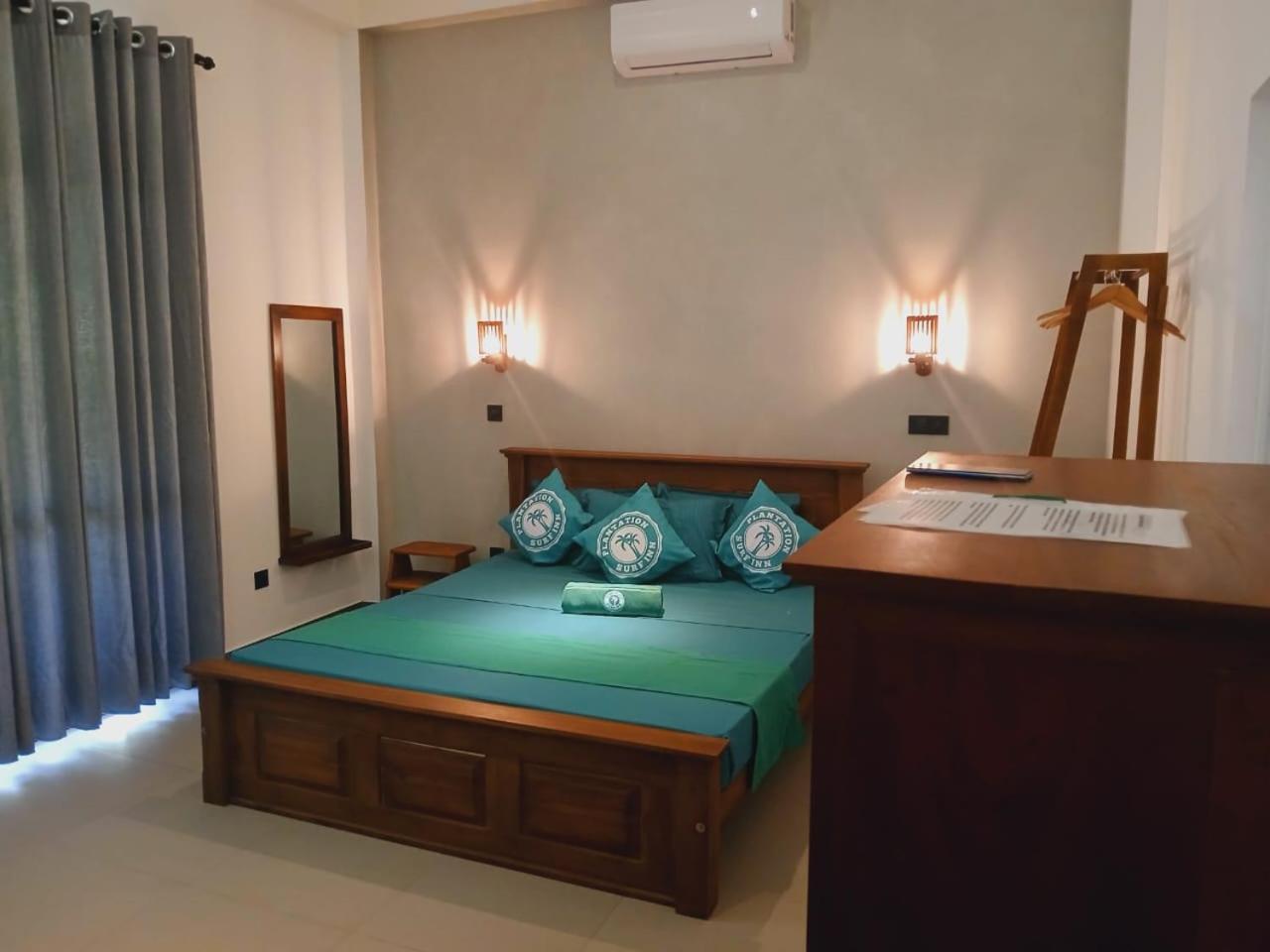Plantation Surf Inn & Restaurant - Midigama East Habitación foto